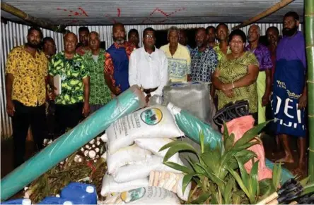  ?? PHOTO SUPPLIED ?? Minister for Agricultur­e, Environmen­t and Waterways, Dr Mahendra Reddy met with villagers of the five villages, Uto, Waqadra, Vunamoli, Nawaqadamu and Logi recently where he called for old senile coconut trees to be replaced.