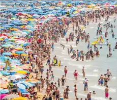  ?? DAVID RAMOS/GETTY IMAGES ?? Many people may feel anxious and blue at the thought of returning home and to work after a vacation.