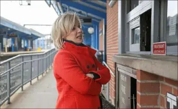  ?? Jessie Wardarski/Post-Gazette ?? Katharine Eagan Kelleman talks with a Port Authority employee as she waits for the T on the South Side.