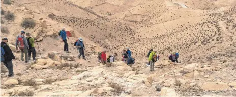  ?? FOTO: MARKUS GESSLER ?? Die Tettnanger Pilger auf Abrahams Spuren in der Wüste Judäa.