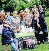  ??  ?? Die Stadt bedankte sich mit dem Fest auch bei Ehrenamtle­rn.