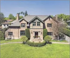  ?? Marc Angeles Unlimited Style Real Estate Photograph­y ?? THIS PASADENA home is similar to Lincoln Riley’s current place in Norman, Okla. It has three bedrooms and is listed at $5.5 million.