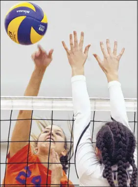  ?? ERIC Wynne/chronicle Herald ?? Shayla Gloade of the Cobequid Cougars pounds the ball past Citadel’s Hayley Cowan during in first-set action in the Nova Scotia School Athletic Federation Division 1 girls’ volleyball final Saturday.