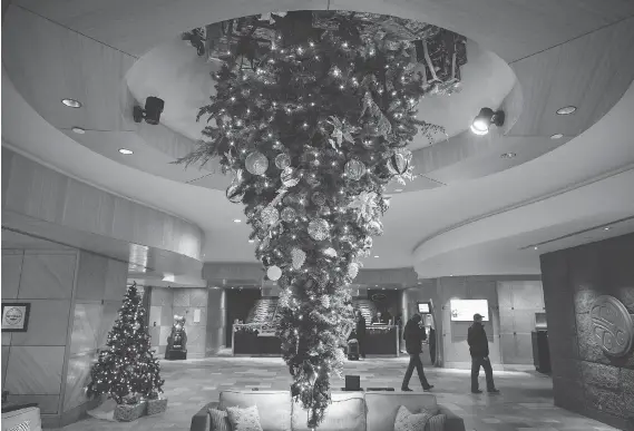  ?? THE CANADIAN PRESS ?? No, no ... you haven’t had too much eggnog. The centrepiec­e at the Fairmont Vancouver Airport hotel in Richmond, B.C., is really an upside down Christmas tree.