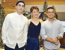  ??  ?? Crate&Barrel Philippine­s marketing head Jane Dee with Kenneth Lam and Joaquin del Castillo