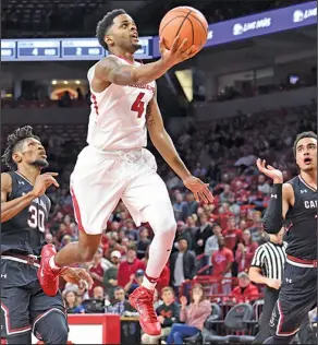  ?? Craven Whitlow/Special to the News-Times ?? Laying it up: Arkansas' Daryl Macon goes up for a shot during Arkansas' SEC contest against South Carolina earlier this week in Fayettevil­le. Arkansas plays host to Vanderbilt tonight.