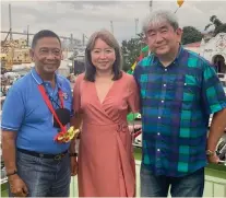  ?? ?? COKALIONG SHIPPING LINES chief executive officer/ chief operating officer Chester Cokaliong and wife Anna Lynne with former PH Vice President Jejomar Binay.