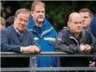  ?? FOTO: AFP ?? Armin Laschet (l.) und Olaf Scholz in Stolberg bei Aachen.