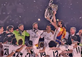  ?? AFP ?? La decima
Champions
La festa del Real Madrid per la decima vittoria in Champions nel 2014, a Lisbona contro l’Atletico Madrid (4-1 ai supplement­ari)