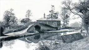  ?? PHOTO: RICHARD THOMAS COLLECTION ?? An iconic scene from our waterways heritage showing the Braunston Stop House.