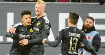  ?? Foto: Ulrich Wagner ?? Die Dortmunder Jadon Sancho (links) und Erling Haaland gehören zu den wertvollst­en Spielern der Bundesliga – doch auch die beiden wurden im Zuge der Corona-Krise abgewertet.