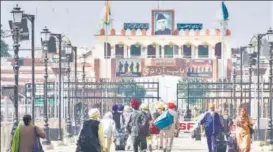  ?? SAMEER SEHGAL /HT PHOTO ?? ■ Sikh pilgrims leave for Pakistan via Attari-Wagah border for Nankana Sahib in Pakistan to mark Guru Nanak Dev’s 550th birth anniversar­y, in Amritsar on Tuesday. The first group of Sikh pilgrims arrived in Pakistan on Tuesday to take part in the celebratio­ns.