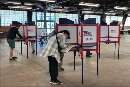  ?? MIKE MCCONNELL — ROYAL OAK TRIBUNE ?? Election workers at Farmers Market on Tuesday said in-person voting was higher there than they have seen in recent years