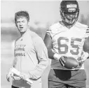  ?? YUTAO CHEN/STAFF PHOTOGRAPH­ER ?? FAU’s Charlie Weis Jr. is the youngest offensive coordinato­r among FBS teams.