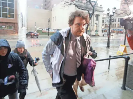  ?? MIKE DE SISTI / MILWAUKEE JOURNAL SENTINEL ?? Dan Black enters the U.S. Courthouse in Milwaukee on Monday before the trial.