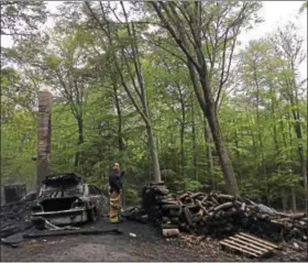  ?? BEN LAMBERT — THE REGISTER CITIZEN ?? A cottage at 334 Norwood Road in Winsted was completely destroyed by a fire on Monday.