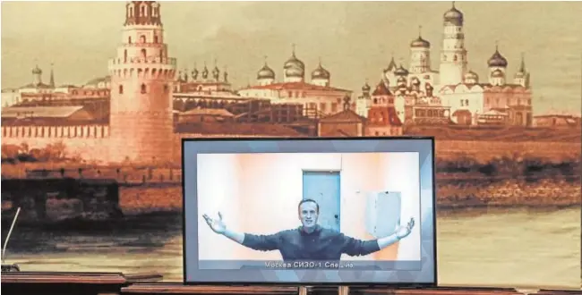  ?? EFE ?? El opositor ruso Alexéi Navalni comparece ayer por videoconfe­rencia en una vista del recurso contra su detención