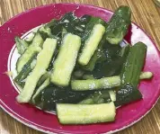  ??  ?? Pickling is a great way to preserve cucumbers and make them last.