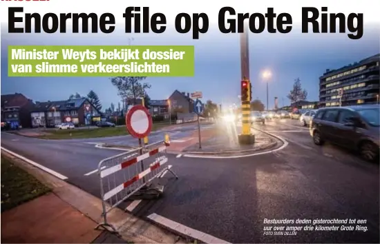  ?? FOTO SVEN DILLEN ?? Bestuurder­s deden gisterocht­end tot een uur over amper drie kilometer Grote Ring.