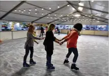  ?? BRANT SANDERLIN / BSANDERLIN@AJC.COM ?? The group that organizes the winter festivitie­s in downtown Marietta announced it will not be creating an ice skating rink in Glover Park after three years of doing so.