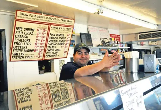  ?? SUN-TIMES FILE PHOTO ?? Carlos Rosas behind the counter at Calumet Fisheries after the eatery was named a winner of a prestigiou­s James Beard Award in 2010.