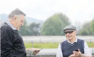  ?? PHOTO: TARA HUGHES ?? Sporting greats . . . Owner and All Black Colin Meads with master horse trainer O’Sullivan.