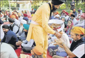  ?? ANI ?? Members of Sikh community partake of ‘Guru Ka Langar’ during the 550th Parkash Purb celebratio­ns at the Indian Ambassador’s residence in Rome, Italy.