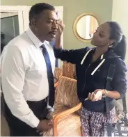  ??  ?? Kimberly Patterson applying make-up to American actor Ernie Hudson.