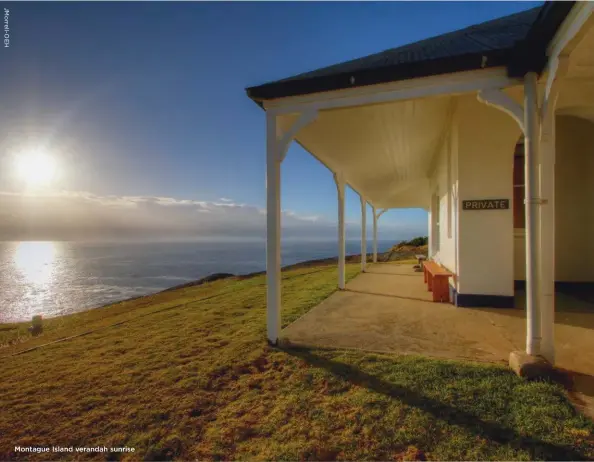 ??  ?? Montague Island verandah sunrise