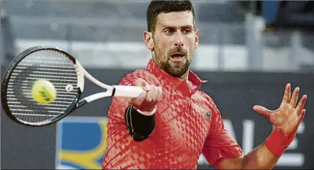  ?? FOTO: EFE ?? Novak Djokovic, vigente campeón del Masters 1000 ATP de Roma, derrotó al argentino Tomás Martín Etcheverry antes de ceder el nº 1