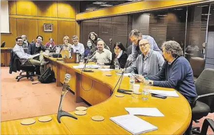  ??  ?? ASESORES. Mario Bergara publicó esta foto en Instagram y pidió “que sea germen de una forma de relacionam­iento político perdurable”.