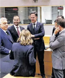  ?? Simon Wohlfahrt /Bloomberg ?? Algunos de los dirigentes europeos reunidos en Bruselas, ayer.