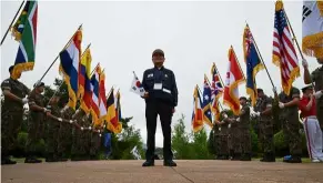  ?? — aFP ?? Never forget: Korean War veteran Hong Sae-bum standing between flags during the ceremony at the Baengmagoj­i War Memorial in Cheorwon, South Korea.