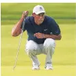  ?? FOTO: DPA ?? Tiger Woods, wie man ihn kennt: auf dem Golfkurs.