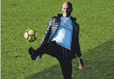  ?? FOTO: AFP ?? Ohne jegliche Coacherfah­rung im Spitzenfuß­ball holte Zidane mit Real Madrid 2016/17 acht von zehn möglichen Titeln.
