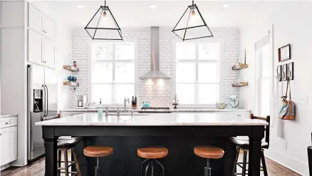  ?? CAROLINE SHARPNACK/HOUZZ ?? A full-height backsplash can be a stylish focal point or a dramatic accent in a kitchen. The backsplash can add to the illusion of additional surface area.