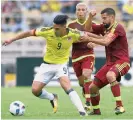  ?? /GETTY IMAGES ?? Radamel Falcao intenta quitarse la marca de un venezolano en el partido del jueves.