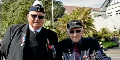  ??  ?? WW2 veterans John Whiskey Walker and Colin Cochran.