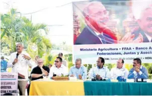  ?? ARCHIVO/LISTÍN DIARIO ?? Reunión. El ministro de Agricultur­a, Osmar Benítez, participó del encuentro con productore­s de la provincia Elías Piña.