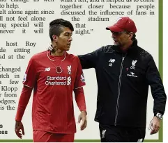  ??  ?? STANDING BY: Klopp consoles Firmino after loss