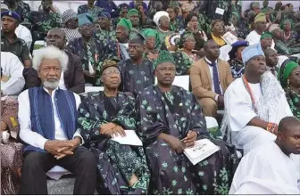  ??  ?? L-R: Professor Wole Soyinka, Minister of Informatio­n and Culture, Alhaji Lai Muhammed, Ogun State Governor, Ibikunle Amosun and the Ooni of Ife, Oba Enitan Adeyeye Ogunwusi