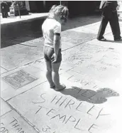  ?? Lou Mack Los Angeles Times ?? JENNIFER HERUX, 4, of Sacramento, stands in Shirley Temple’s footprints in the forecourt in 1982.