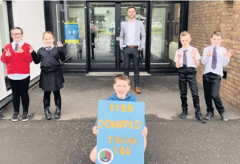  ??  ?? Anything is possible Ayla Bell, Darsey Kinnear, Matthew Robertson, Rory Kerr and Josh Goodbrand with former Tulloch pupil and Possible director Gary Robertson