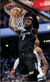  ?? PAUL KITAGAKI JR./SACRAMENTO BEE ?? Kings forward Chimezie Metu dunks the ball defended by Timberwolv­es forward Jaden McDaniels on Feb. 9 in Sacramento.