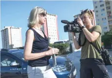  ?? — AFP ?? Norine Brunson (L), wife of US pastor Andrew Brunson, arrives for the trial of her husband in Aliaga, north of Izmir, on Wednesday.