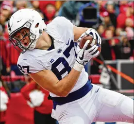  ?? GETTY ?? Penn State tight end Pat Freiermuth scores a touchdown against Rutgers in the second quarter Saturday. Penn State has beaten the Scarlet Knights 12 straight times.