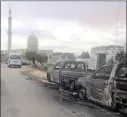  ??  ?? DAMPAK LEDAKAN: Kondisi kendaraan di dekat Masjid Al Rawda, Bir Al Abed, kemarin.