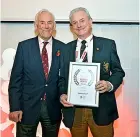  ?? PICTURE: Leo Wilkinson Photograph­y ?? Avon RFC’S Steve Bird with his Value the Volunteer Outstandin­g Contributi­on Award alongside Peter Wheeler