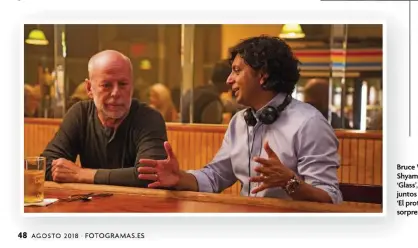  ??  ?? Bruce Willis y M. Night Shyamalan en el set de ‘Glass’, su cuarto trabajo juntos tras ‘El sexto sentido’, ‘El protegido’ y el cameo sorpresa de ‘Múltiple’.