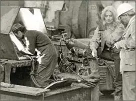  ??  ?? Steely personalit­y: Beverly Pepper at work in Italy in 1979